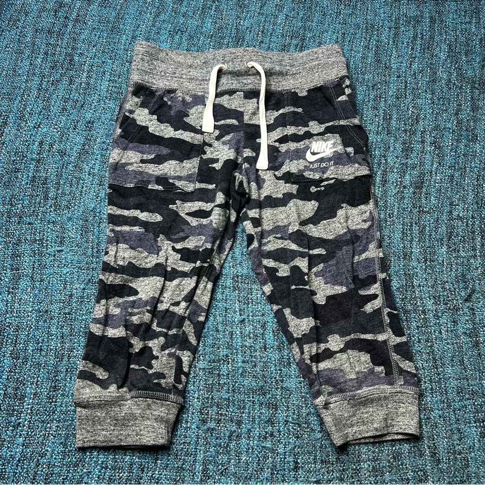 Nike Girl's Blue Grey Camo Cropped Jogger Pants Youth Size Small Athletic Lounge